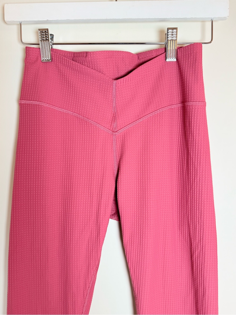 Lululemon V-Waist Yoga Tight 25 Grid Texture
Vintage Rose Sz 6 - Picture 4 of 9